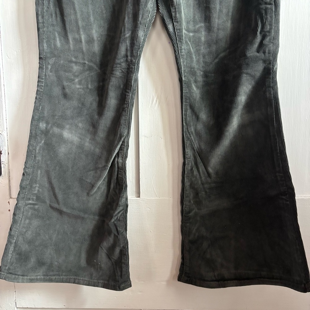 American Eagle Hi-Rise Flare Corduroy Pants - Picture 2 of 10